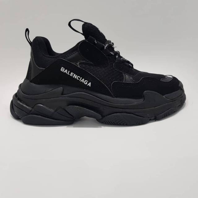 Sepatu Balenciaga Triple S All Black - Balenciaga Triple S -  Balenciaga Triple S Grade Original