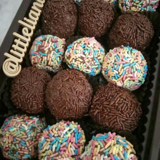 

SALE CLASSIC RUM BALLS PREMIUM ISI 24 PCS - RUM MAKANAN & MINUMAN