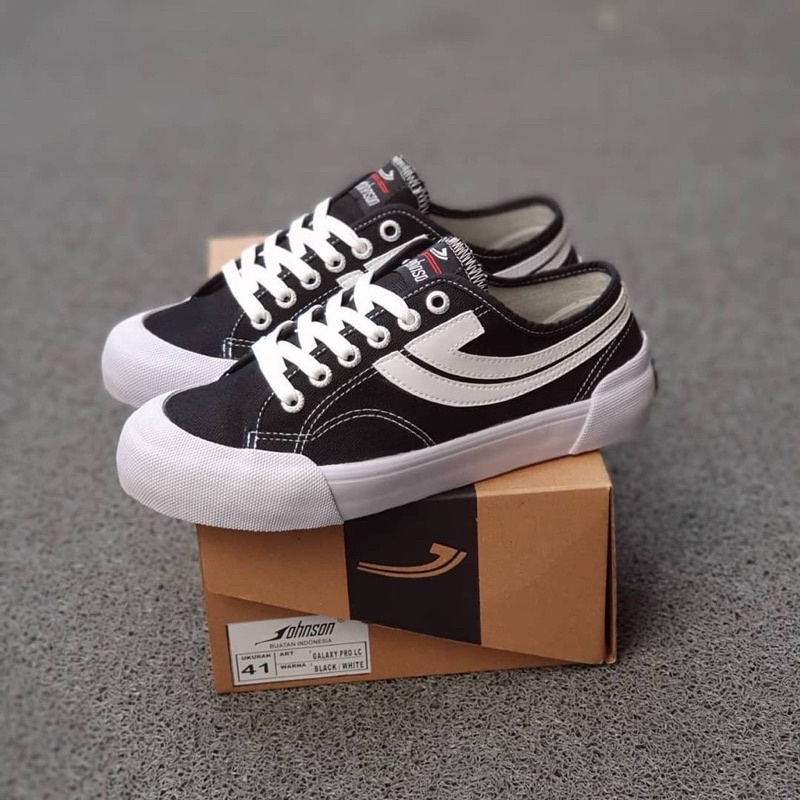 Johnson Sepatu Galaxy Pro Black white Low