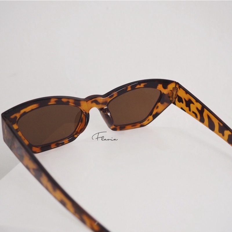 Flavia Eyewear - Kacamata Hitam Flick Cat Eye Acetat Anti UV 400