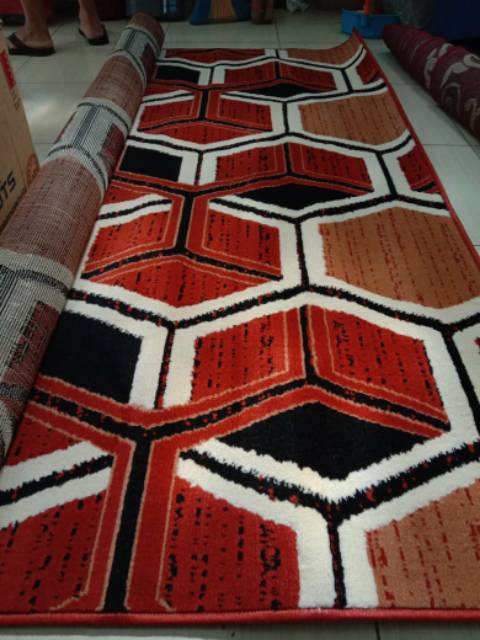 Karpet Permadani Motif Ukuran 210x310 cm Kualitas Premium Bahan Lembut dan Halus