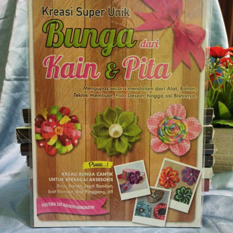 

Kreasi super unik bunga dari kain & pita