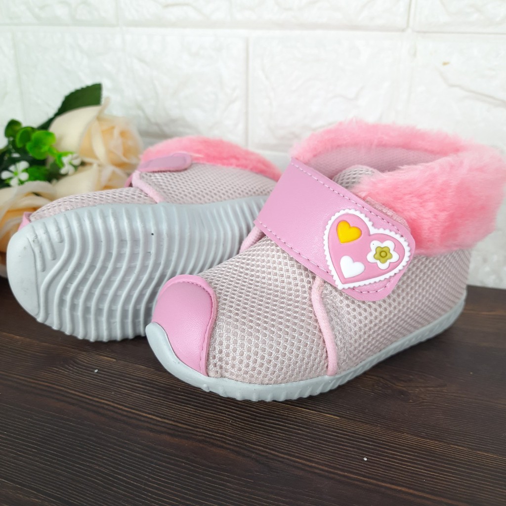 [TAMAN SEPATUKU] SEPATU TRENDY MURAH BOOT BULU LOVE ANAK PEREMPUAN UNTUK 1-3 TAHUN CAX10