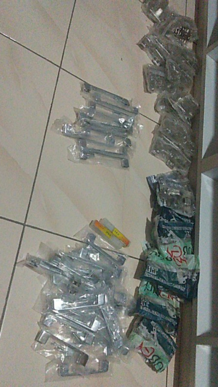 Engsel Besi Lemari Model Lurus Merk Huben Ht-0