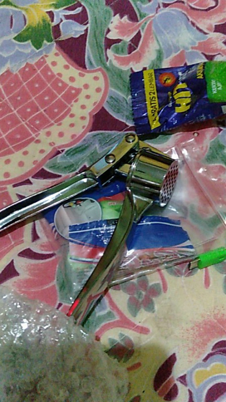 [159 Gram ] Alat Penghancur Bawang Stainless Steel Garlic Press