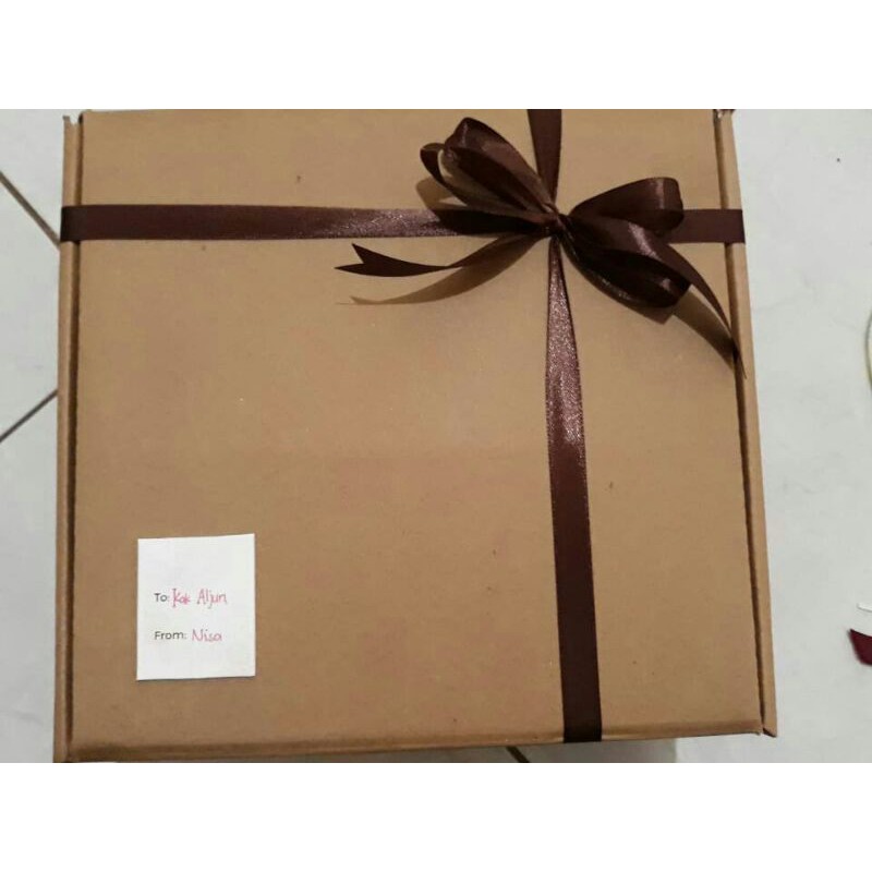 

SNACK BOX/PAKET BOX/PARCEL MAKANAN/HADIAH KADO WISUDA ULTAH ANIVERSARY