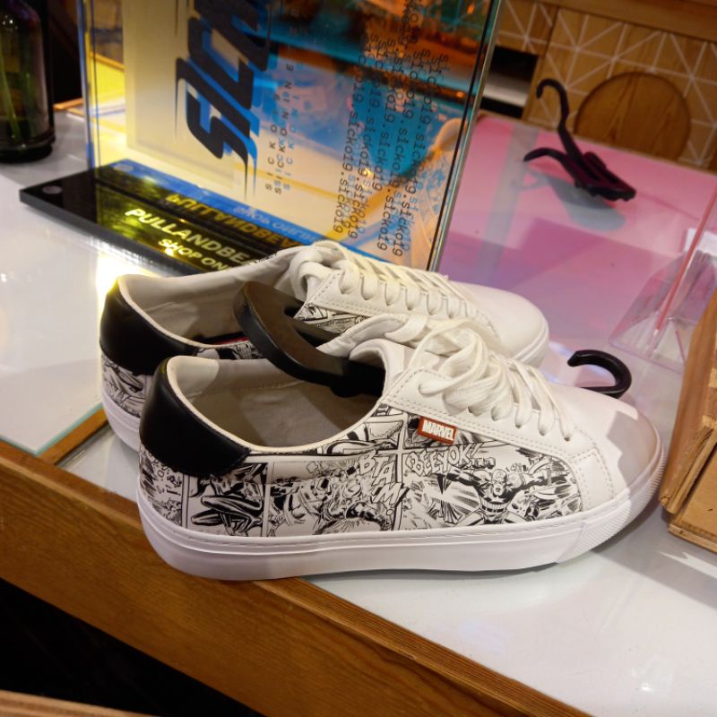 PULL & BEAR ORIGINAL ASLI SALE 80% FREE JASTIP Sepatu Kets Sneakers Putih Suede Wanita Disney Mickey