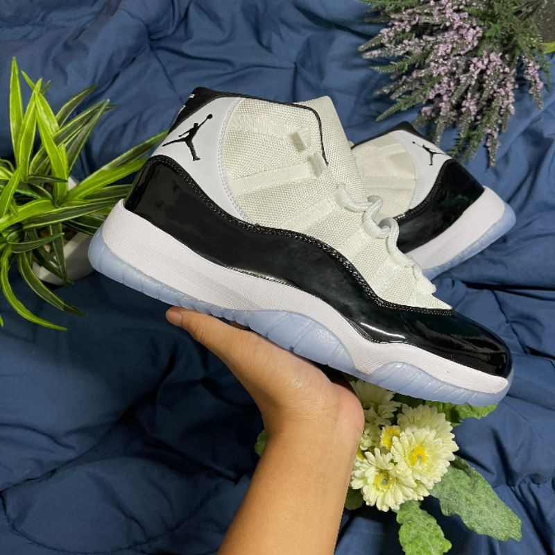 Sneakers Pria N*ke Jordan 11 Concord