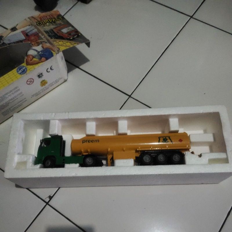 diecast miniatur alat berat truck Volvo tanki