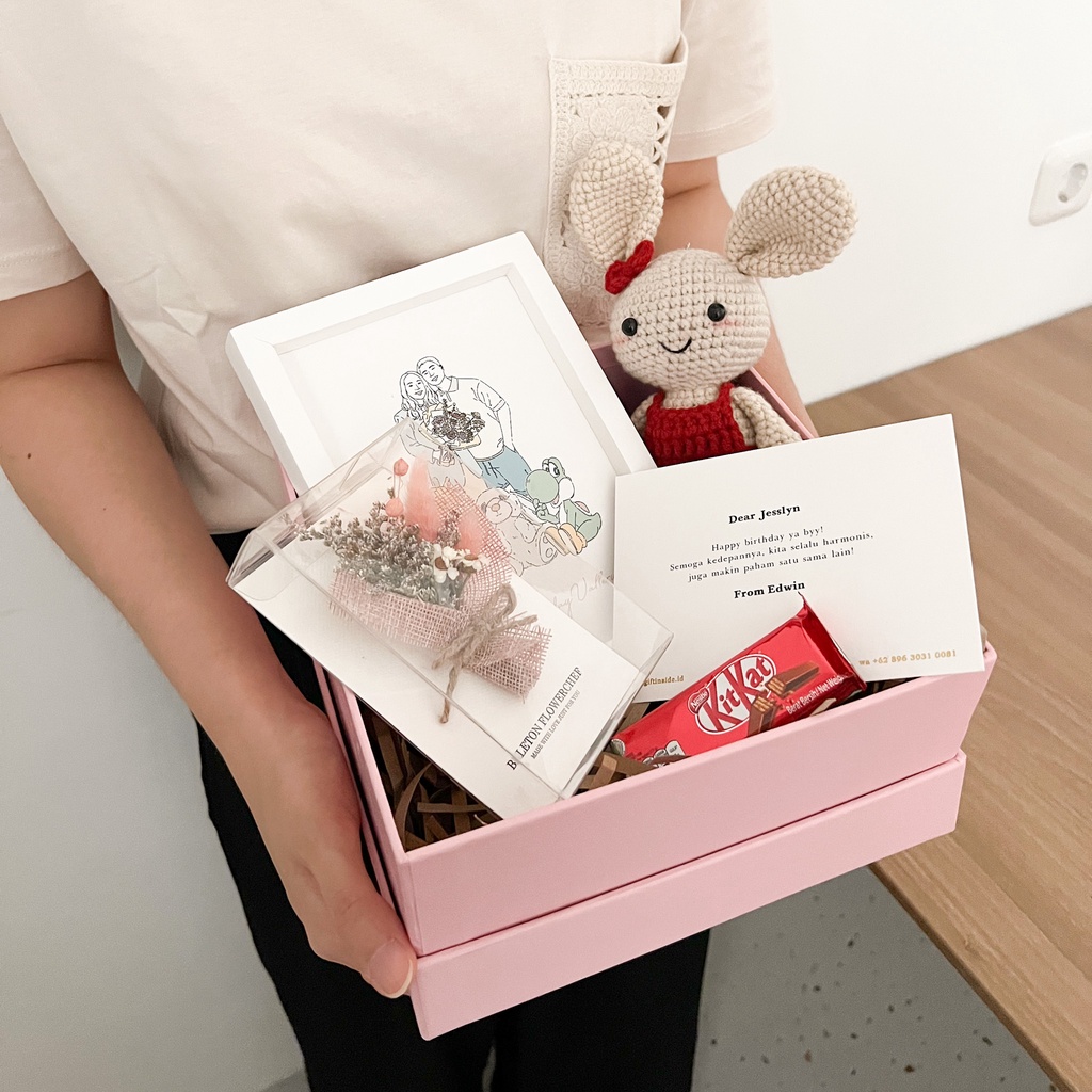 

Gift Inside - Custom Hampers Emily Box - Hadiah Custom Kado Ulang Tahun Cewek Anniversary Wisuda Pacar Nikahan