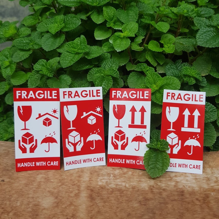 

stiker fragile handle with care awas pecah hati hati ukuran 9,5 × 5cm