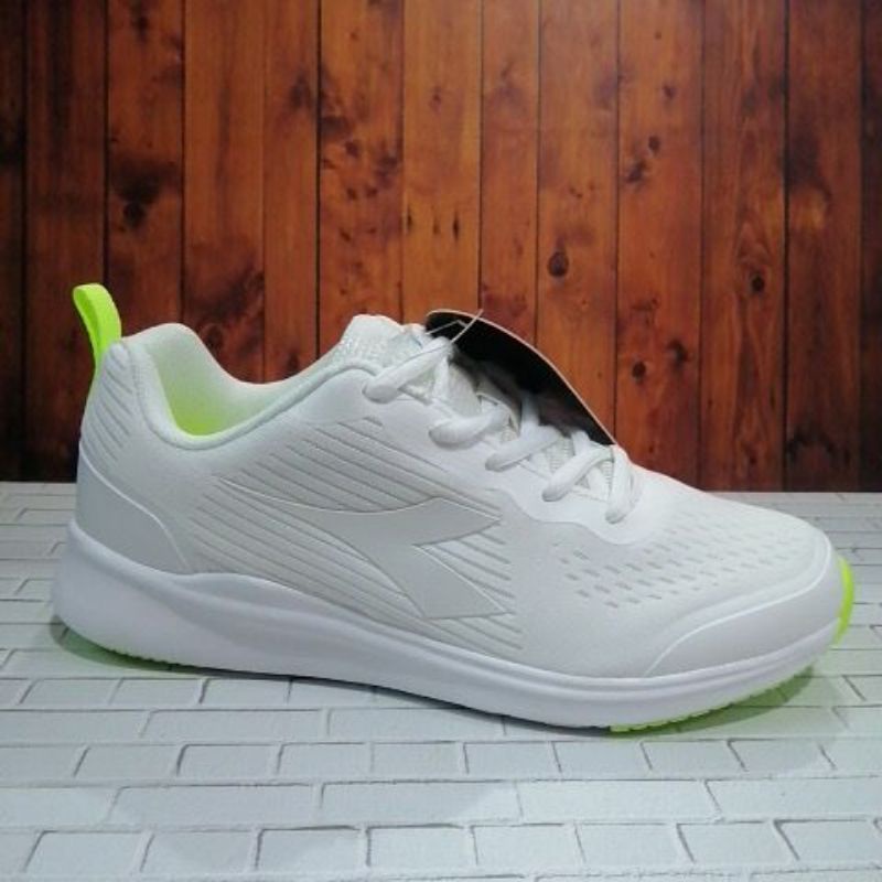 Diadora amadeo white. sepatu diadora wanita original amadeo putih