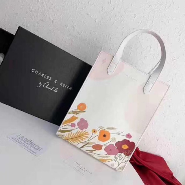 C600 CnK By Oamul Lu : Floral Illustration Bag ORIGINAL