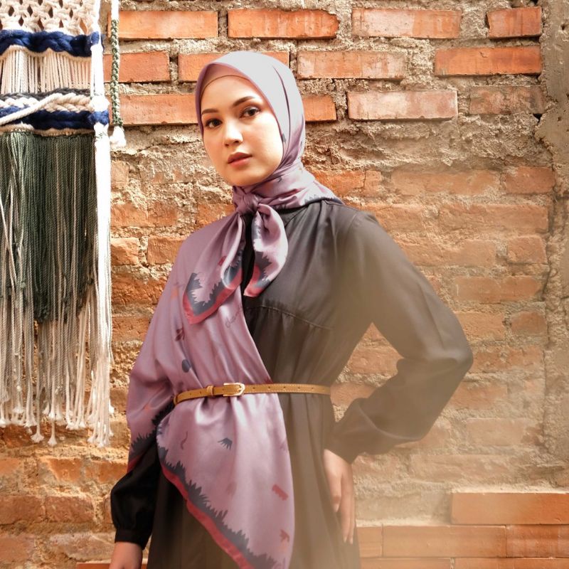TERBARUKERUDUNG HIJAB SEGI EMPAT DEENAY MOTIF SEDONA LILAC ORIGINAL