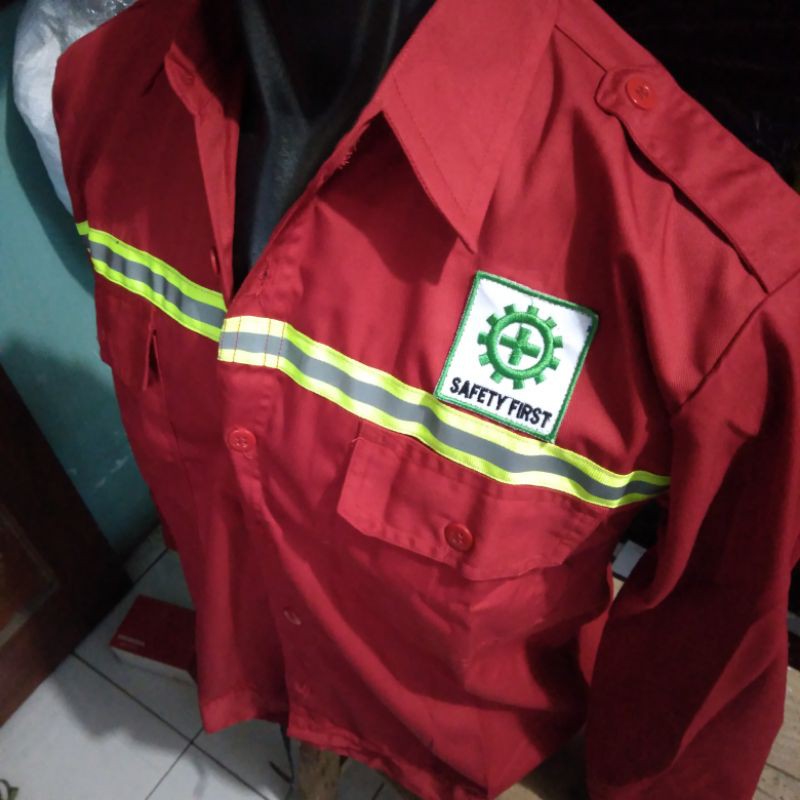 SERAGAM SAFETY MERAH KANCING FREE LOGO K3 BENDERA