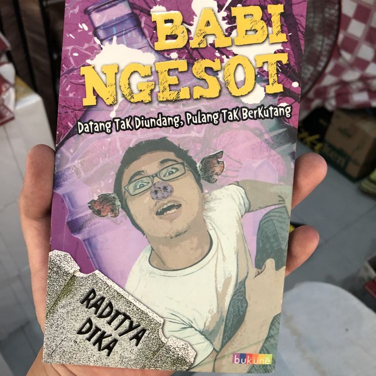 Jual buku novel babi ngesot - raditya dika | Shopee Indonesia
