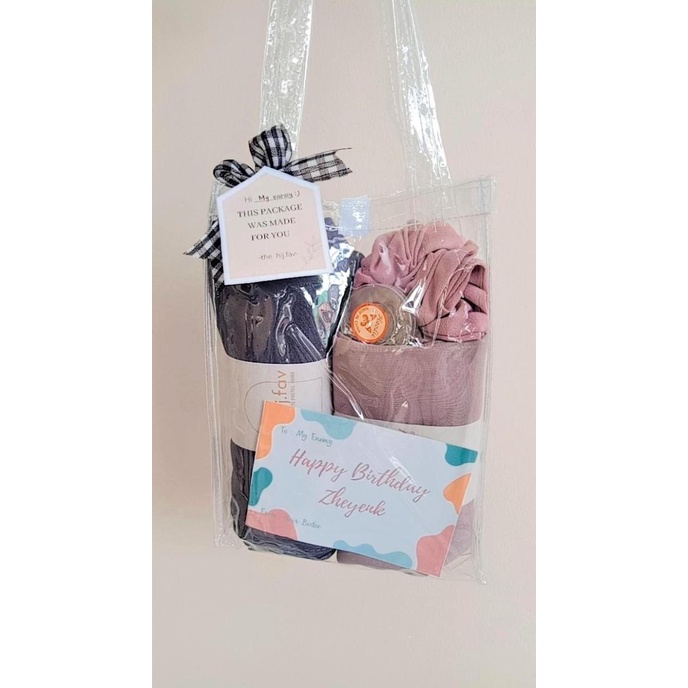 

Premium Product!!! Hampers Totebag Hijab+Notebook Hadiah Wisuda/Ulang Tahun/ Free Ucapan - Paling Dicari