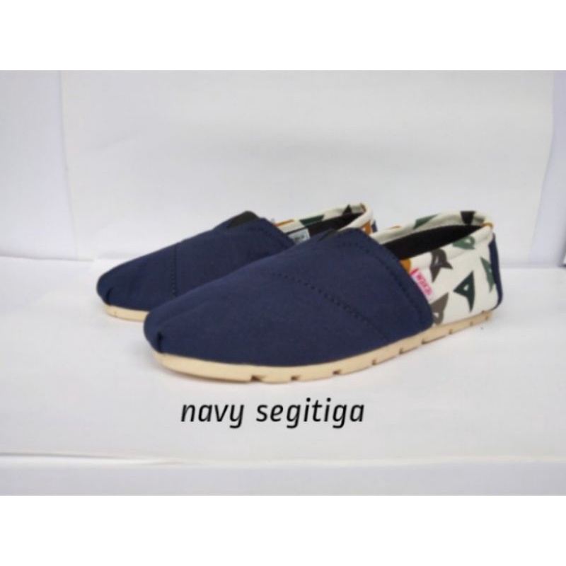 slip-on/sepatu Wakai/sepatu slipon pria/sepatu slipon wanita/sepatu Wakai pria/sepatu Wakai wanita.