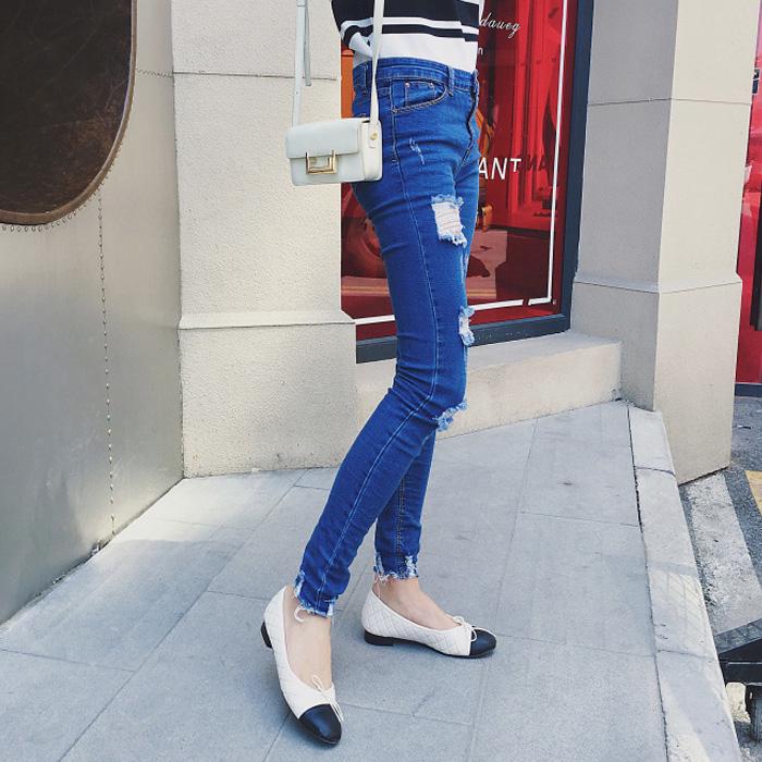  Celana  Panjang Model High Waist Desain  Lubang Bahan  Jeans 