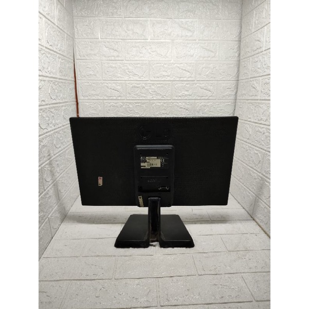 Monitor LG LED 20 Inch Wide Lengkap Kabel