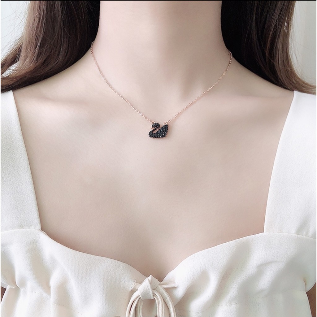 Kalung Titanium Swan Hitam dan Putih Kristal Dengan Rantai Rosegold, Gold dan Silver