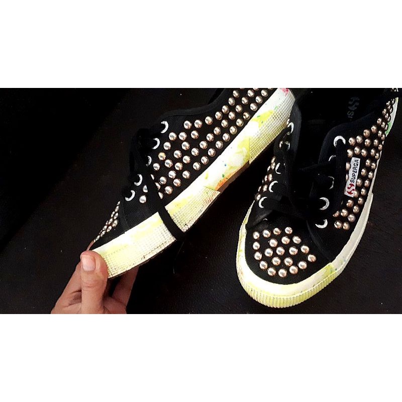 sepatu superga