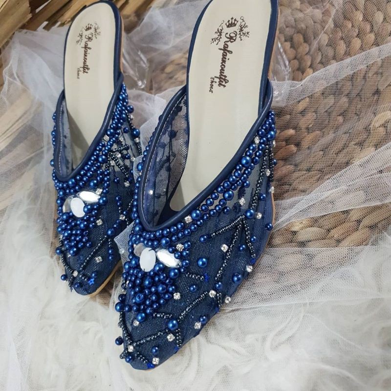 sepatu navy yohana brukat cantik bertaburan diamont dan mutiara