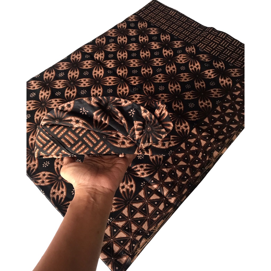 Saput Udeng Batik Lawang