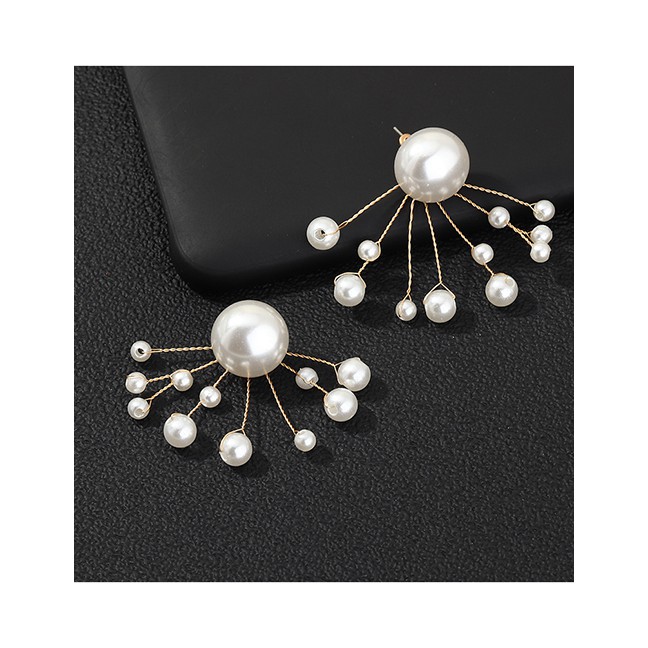 LRC Anting Tusuk Fashion White Twig Twisted Pearl Earrings D91979