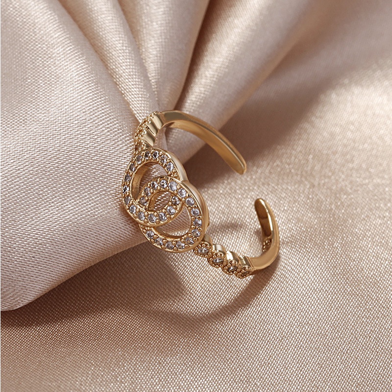 Eropa Amerika Fashion Gaya Baru Interlocking Ring Double O Letter Ring Diamond-studded Influencer Gaya Yang Sama Cincin Perempuan Anti-fading Pasangan Cincin Reksa Hadiah