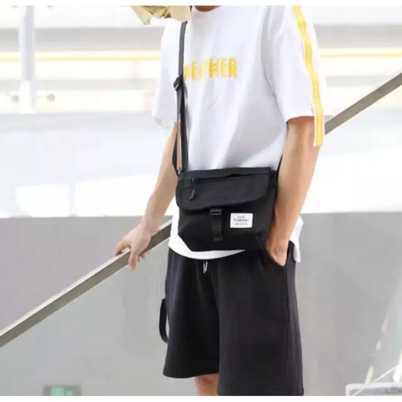 tas selempang merk daniel