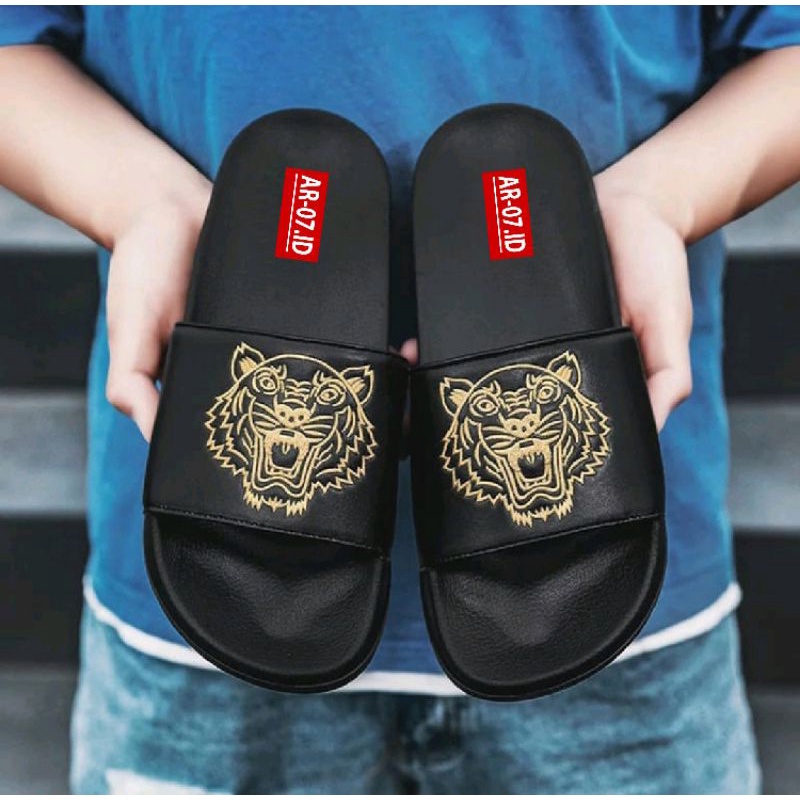 SANDAL SLOP PRIA KEKINIAN AR -07.ID / SANDAL PRIA / SANDAL DISTRO / SANDAL SLOP KARET / SANDAL SLIDE HITAM ORIGINAL / MOTIF  MACAN