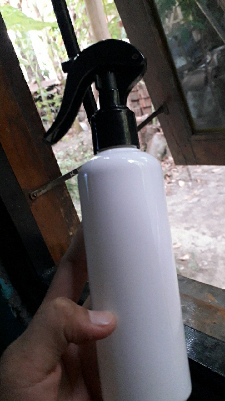 Botol Sprayer Mini 250ml Putih Kepala Spray Hitam Utk Semprot Air Semai Atau Pestisida Nabati