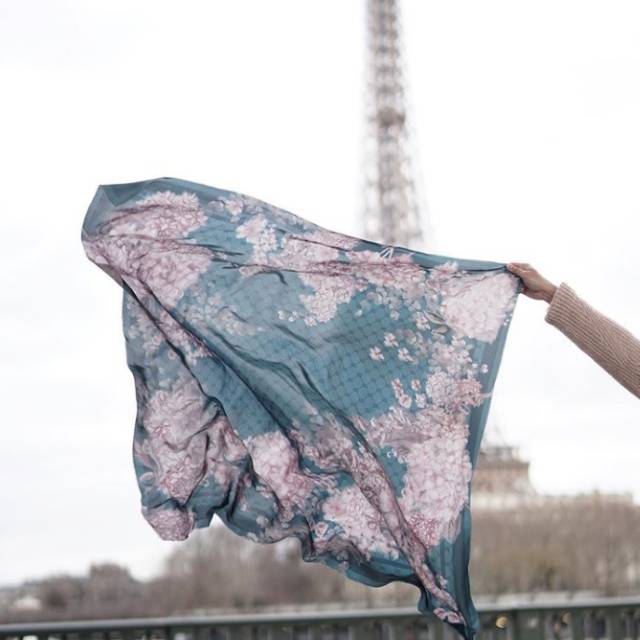 Buttonscarves Hydrangea in Verte