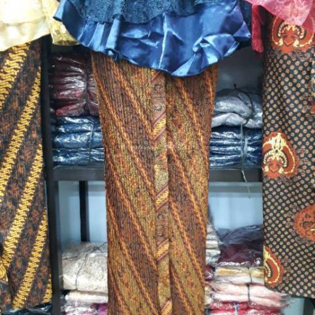 Rok Plisket Motif Batik