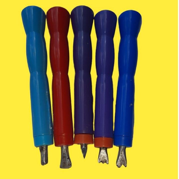 

Banyak Dipakai.. Alat Gores Kerok Crayon Kreatif 1 set isi 5 ,Bonus 1 Buah Kuas Crayon