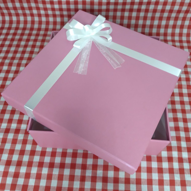 

Kotak Kado Gift Box 10x10x10 Kotak Hadiah Hampers Box Packaging Hadiah Box