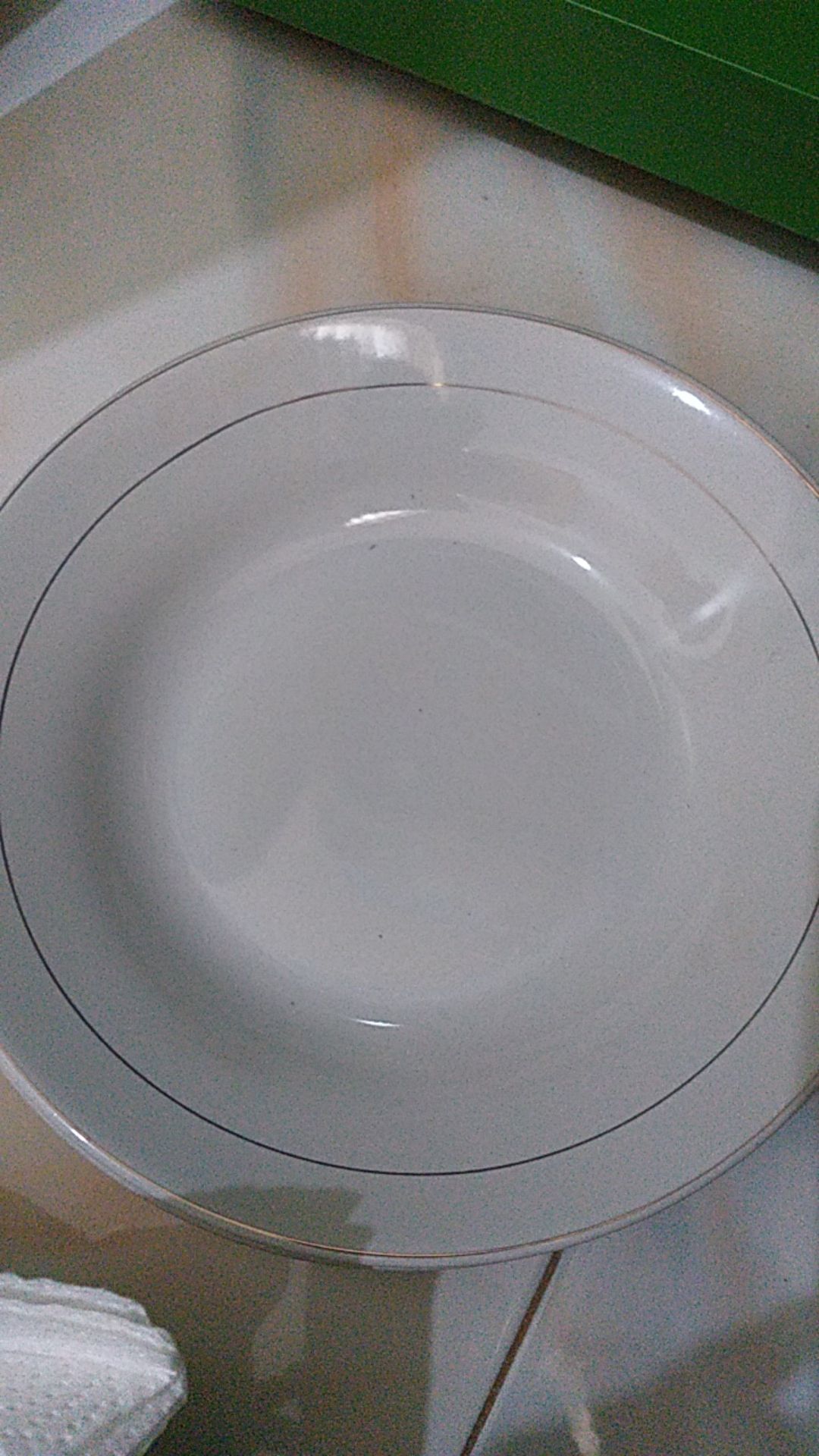 Piring Putih List Emas / Ukuran 22,5cm / Piring Makan 9