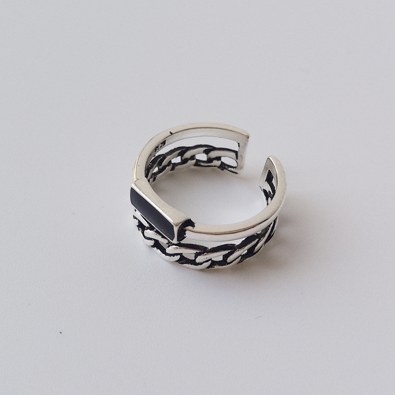 Cincin Warna Hitam Gaya Retro