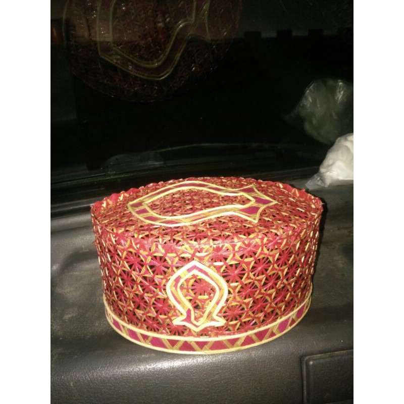peci anyaman bambu