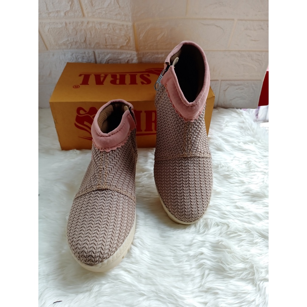 Sepatu Boots Wanita Bahan Rajut Merek Siral