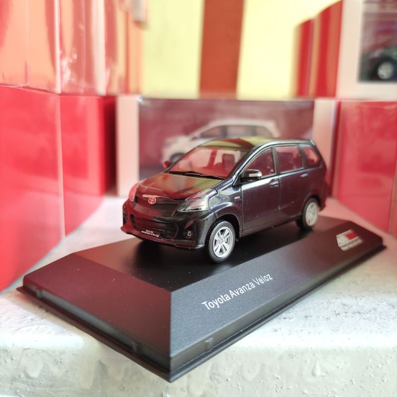 Diecast Miniatur Mobil Mobilan Toyota Avanza veloz hitam Original Mainan mobil Toyota avanza hadiah 