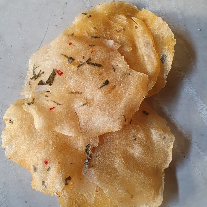 

NEW Opak Singkong Medan 1 kg Krupuk kerupuk tipis Asin Gurih Opak Sampeu