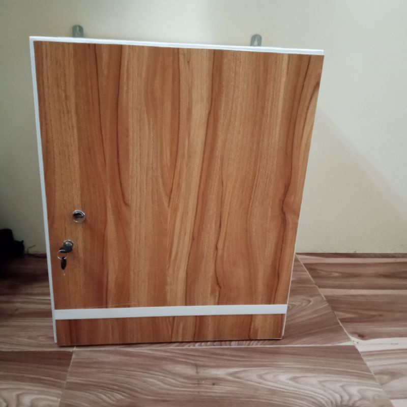 lemari psikotropika dan narkotika