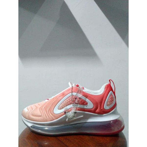 NIKE AIR MAX 720 SE