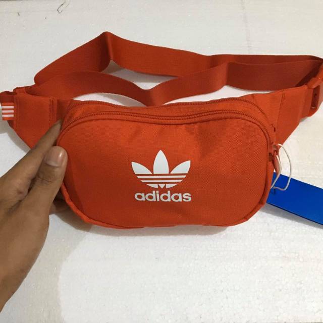 Adidas weisbag adicolor red