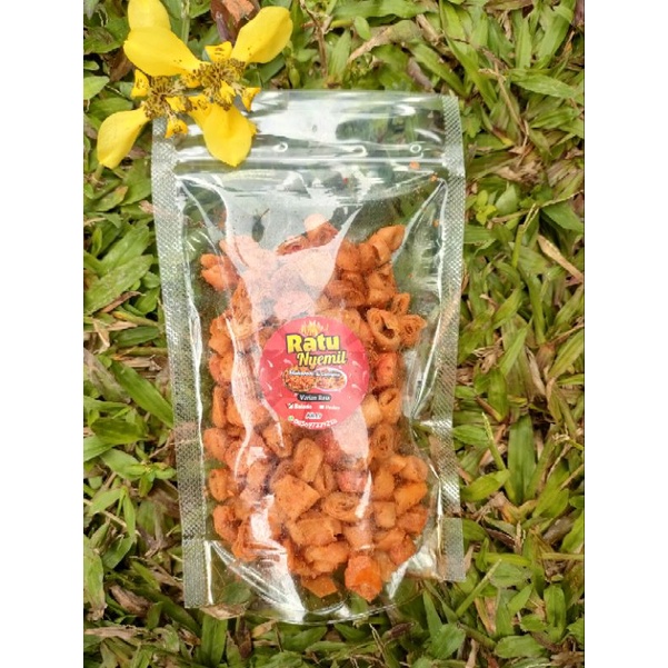 

KRIUK LUMPIA SNACK/CEMILAN KRIUK PEDAS/KRIUK JAJANAN/100 gr