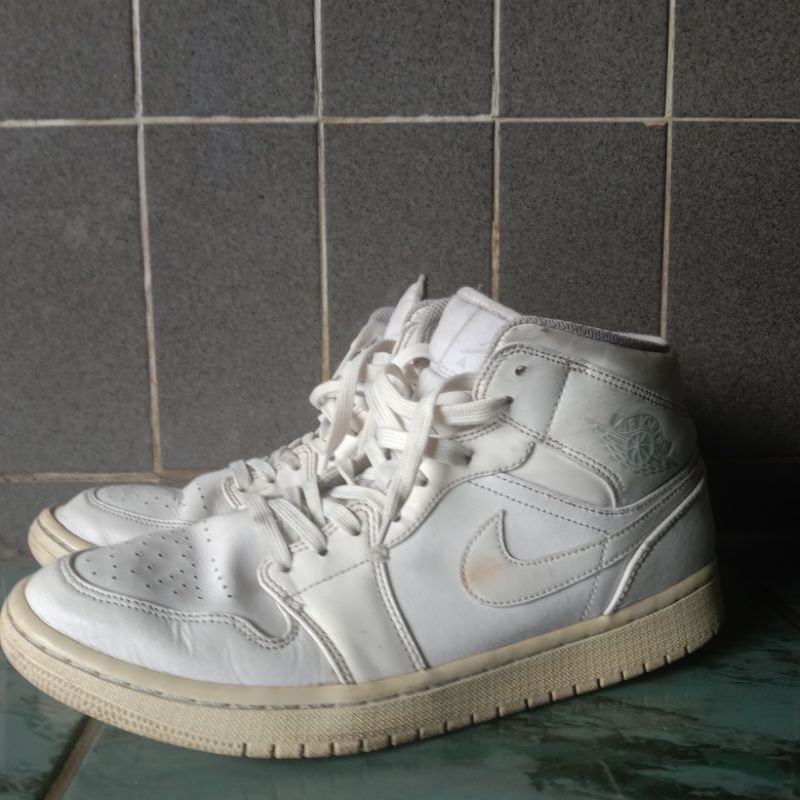 AJ 1 mid triple white