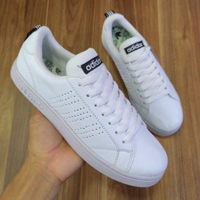 Sepatu Sneakers Sneaker Adidas Smith Tali Warna Putih White Polos Casual Kasual Pria Cowok Dewasa Import Terbaru  Keren Berkualitas Bisa Cod Buat Jalan-Jalan / Kerja Kekinian / Trendy Terlaris Murah Model Outdoor Yang Ringan Size Ukuran 40 41 42 43 44