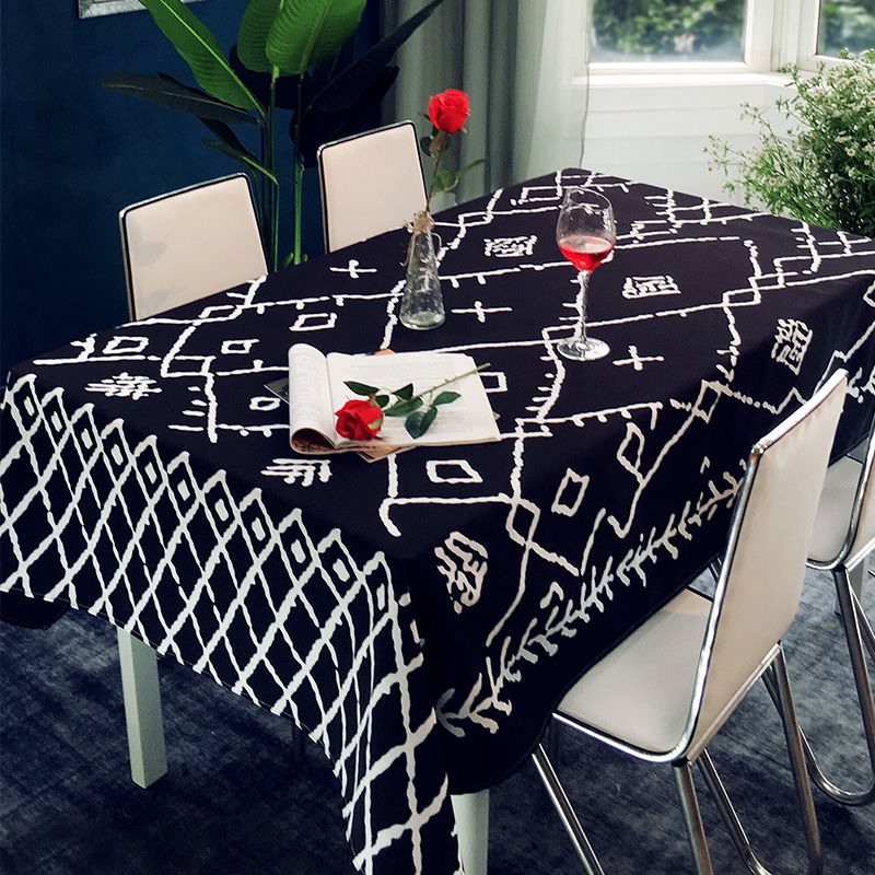Taplak Meja Desain Simpel Warna Hitam & Putih Untuk Meja Makan | Shopee Indonesia